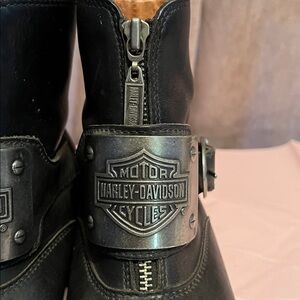 Harley Davidson Women's Charisma Metal Logo Plate Biker Boots Size 8 *Read*